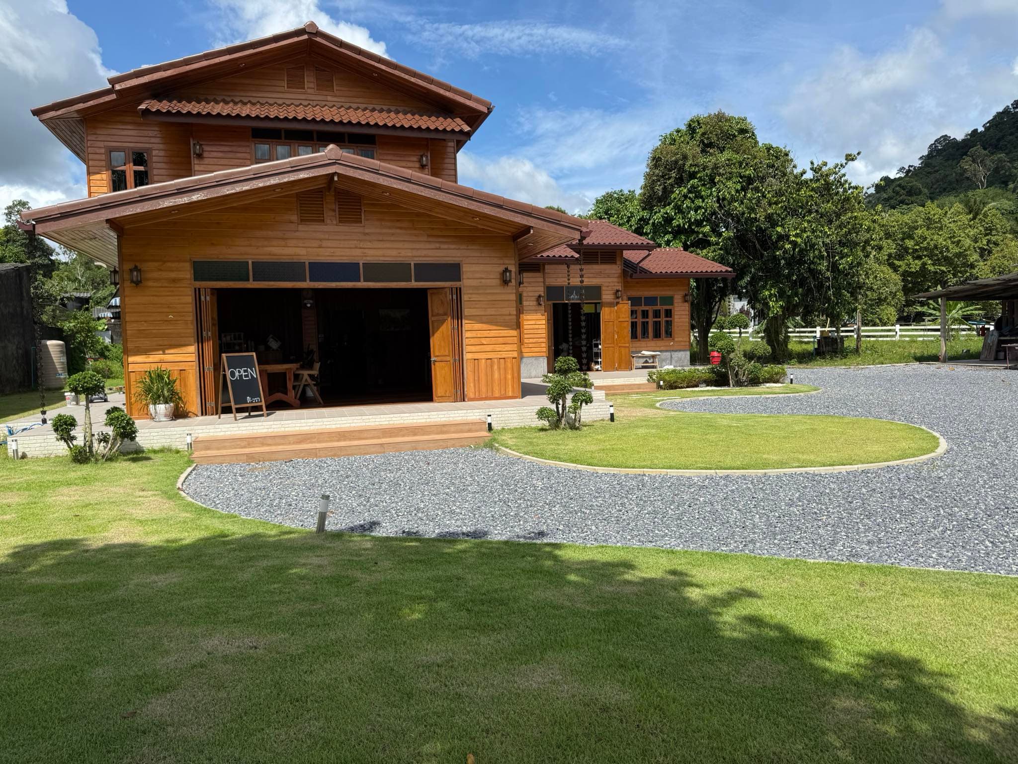 Si-Wara Café — บรรยากาศหน้าร้าน